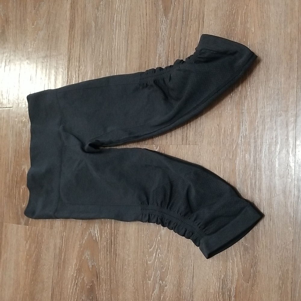 (4) lululemon athletica In the Flow Cropped Leggings Run Workout Stretch Yoga